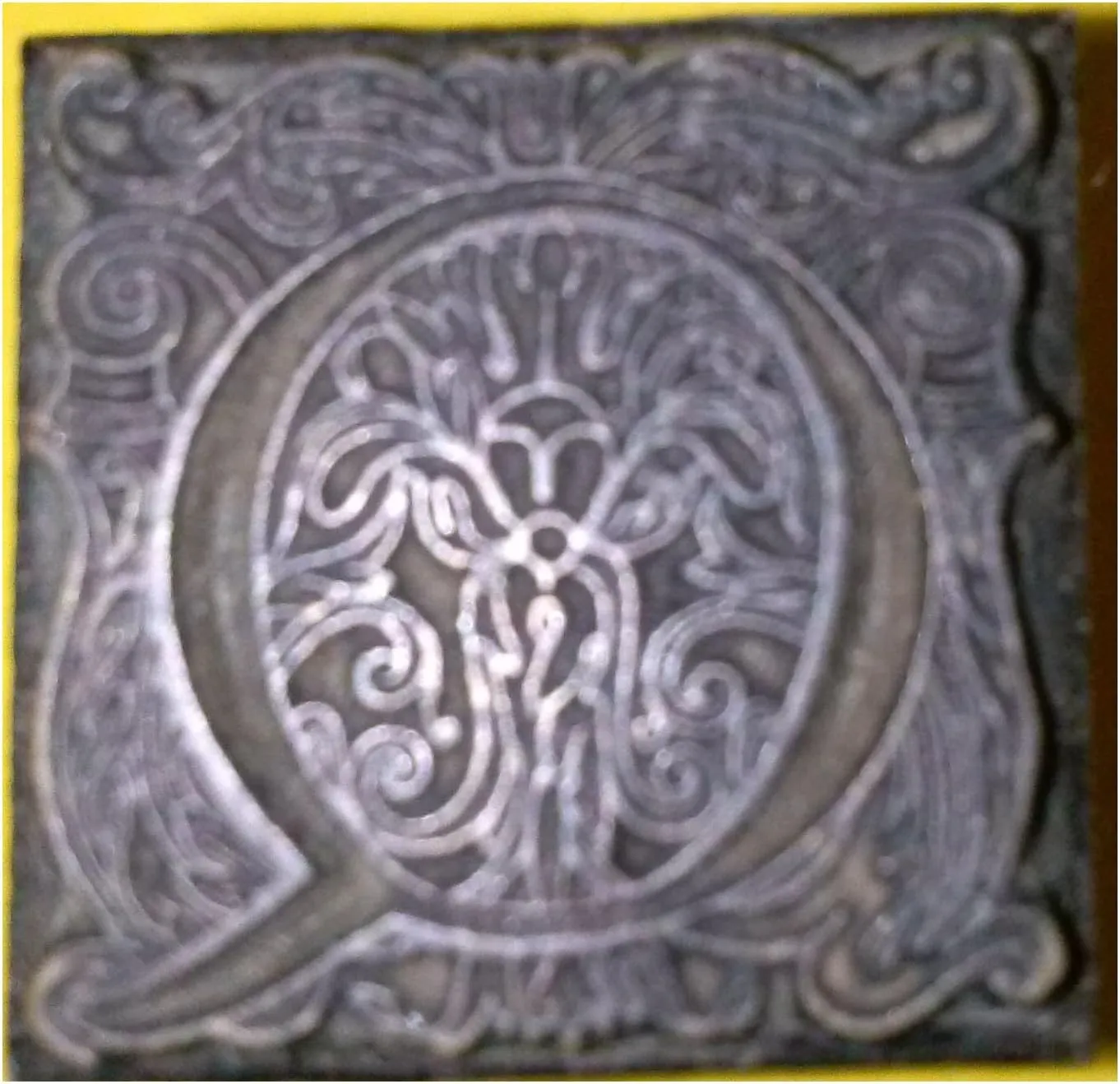 Metal Stamp "Q" for Sealing Wax Medieval Floral Paisley Design 7/8" x 7/8"