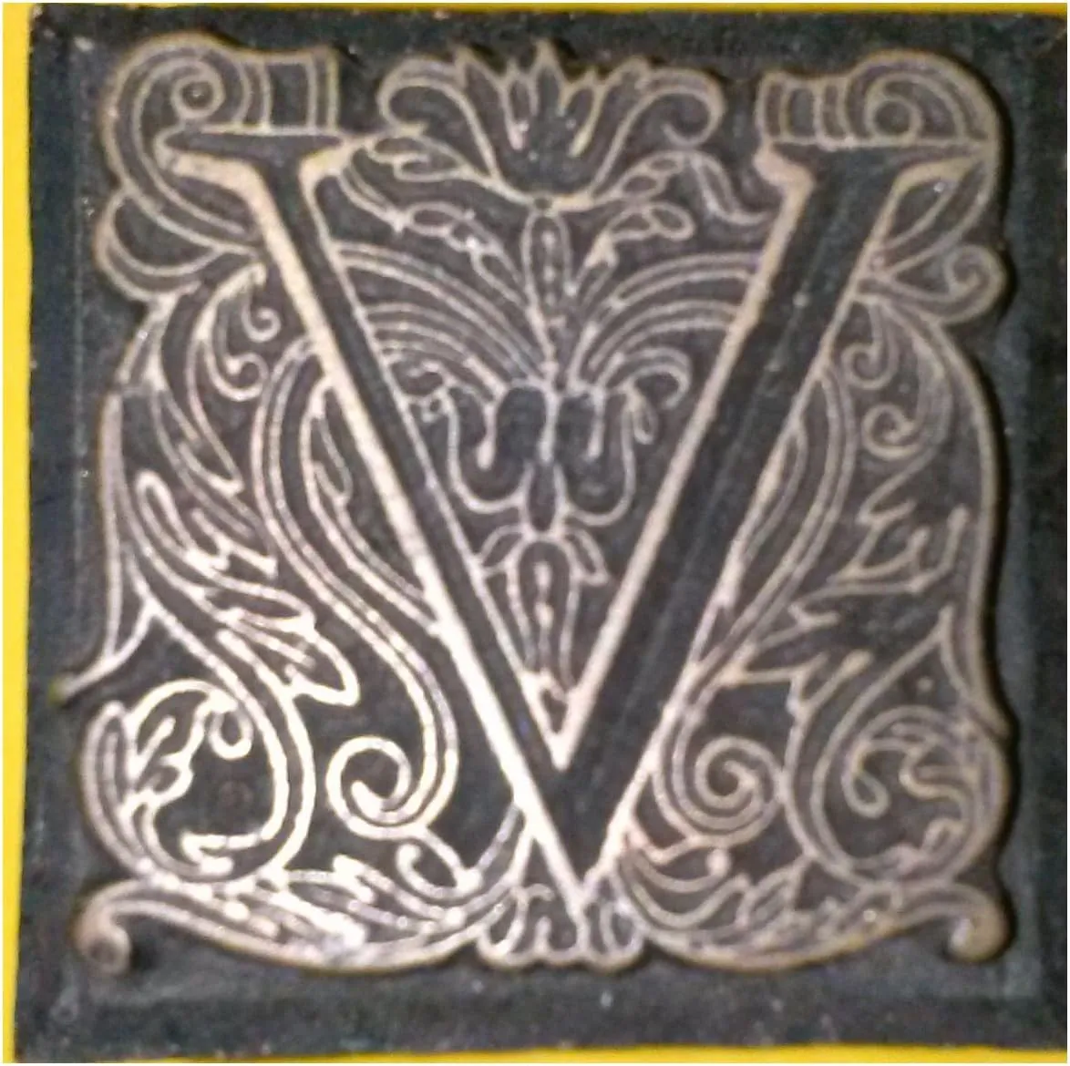 Metal Stamp "V" for Sealing Wax Medieval Floral Paisley Design 7/8" x 7/8"