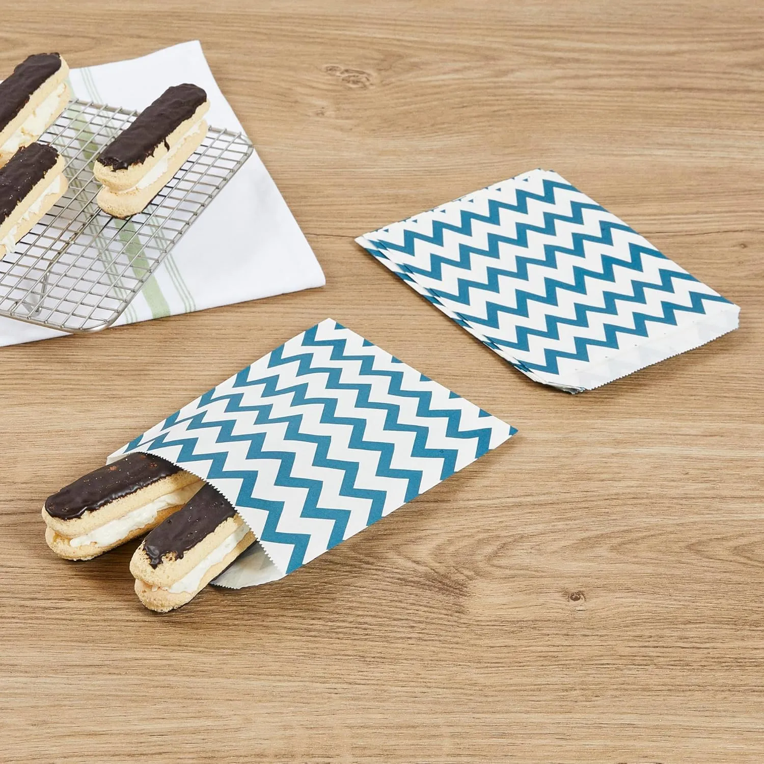 Restaurantware-7 x 5 Inch Cookie Bags, 100 Paper Treat Bags - Use As Party Favors Or Candy Bags, Navy Blue With Zig Zags Paper Food Bags For Baked Goods, For Buffets Or Parties