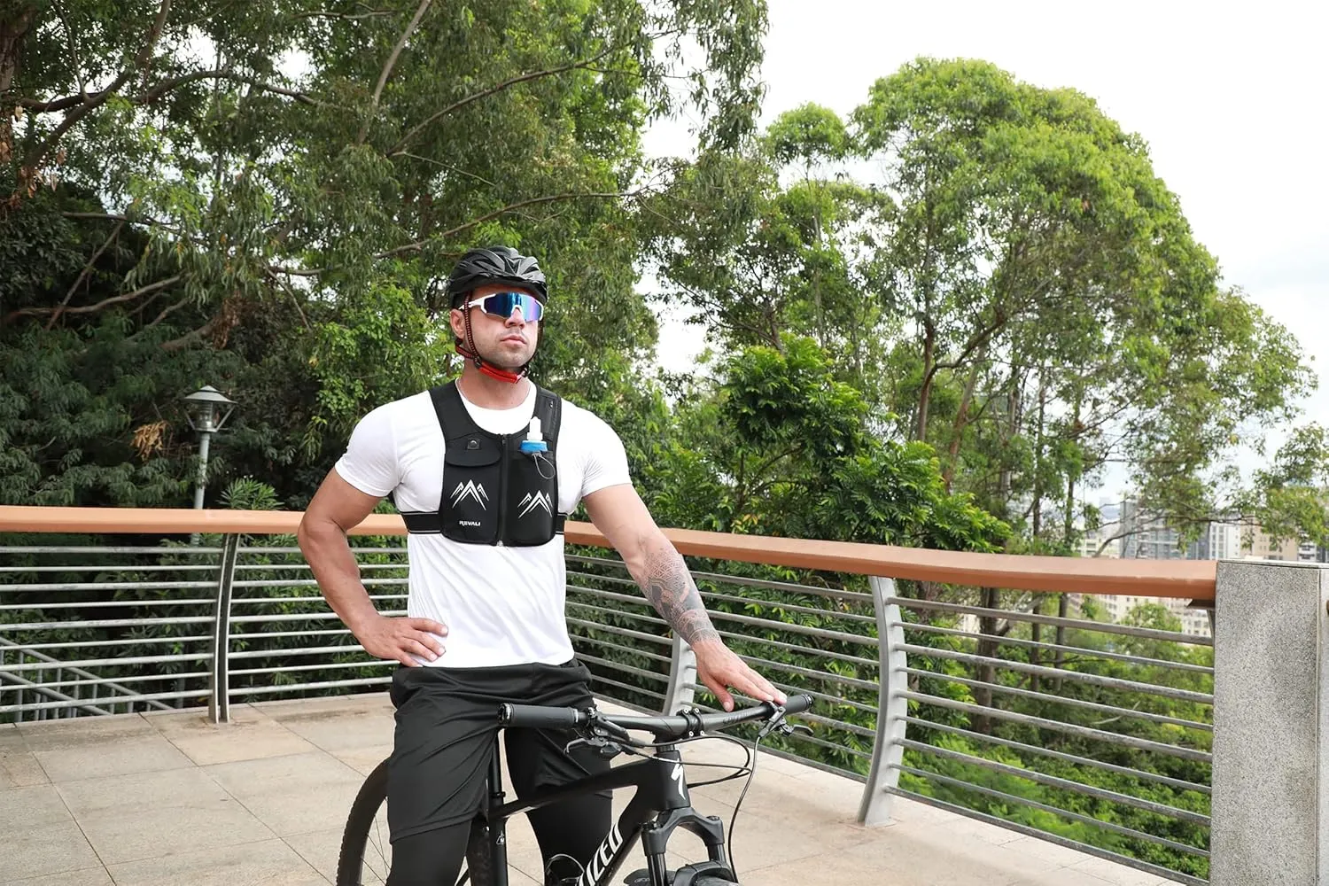 REVALI Zip Reflective Running Vests with Hydration Bottle, Adjustable Waistband & Breathable Material, Chest Pack Gear Phone Holder for Men & Women