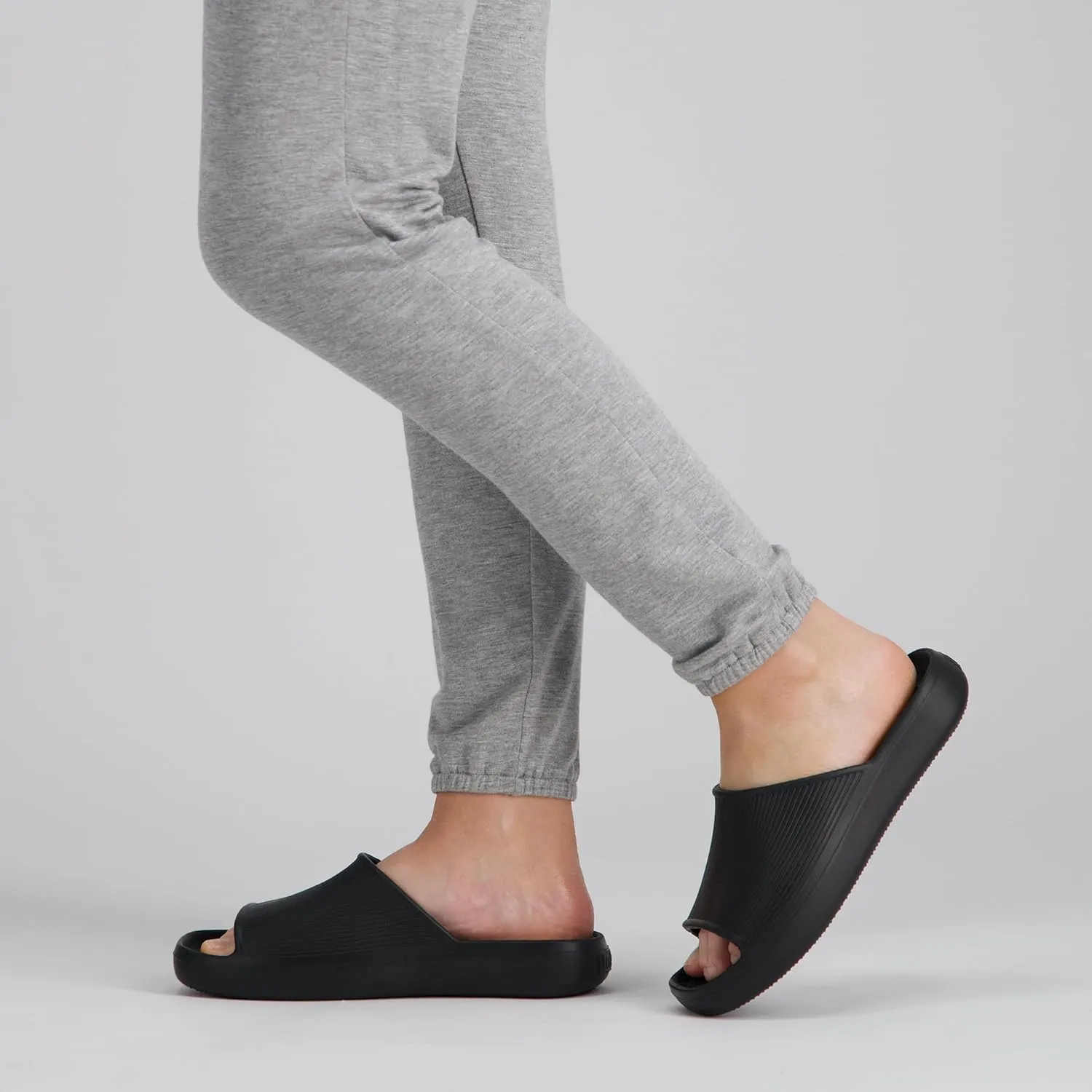totes Women's Molded Ribbed Texture Slide Sandal