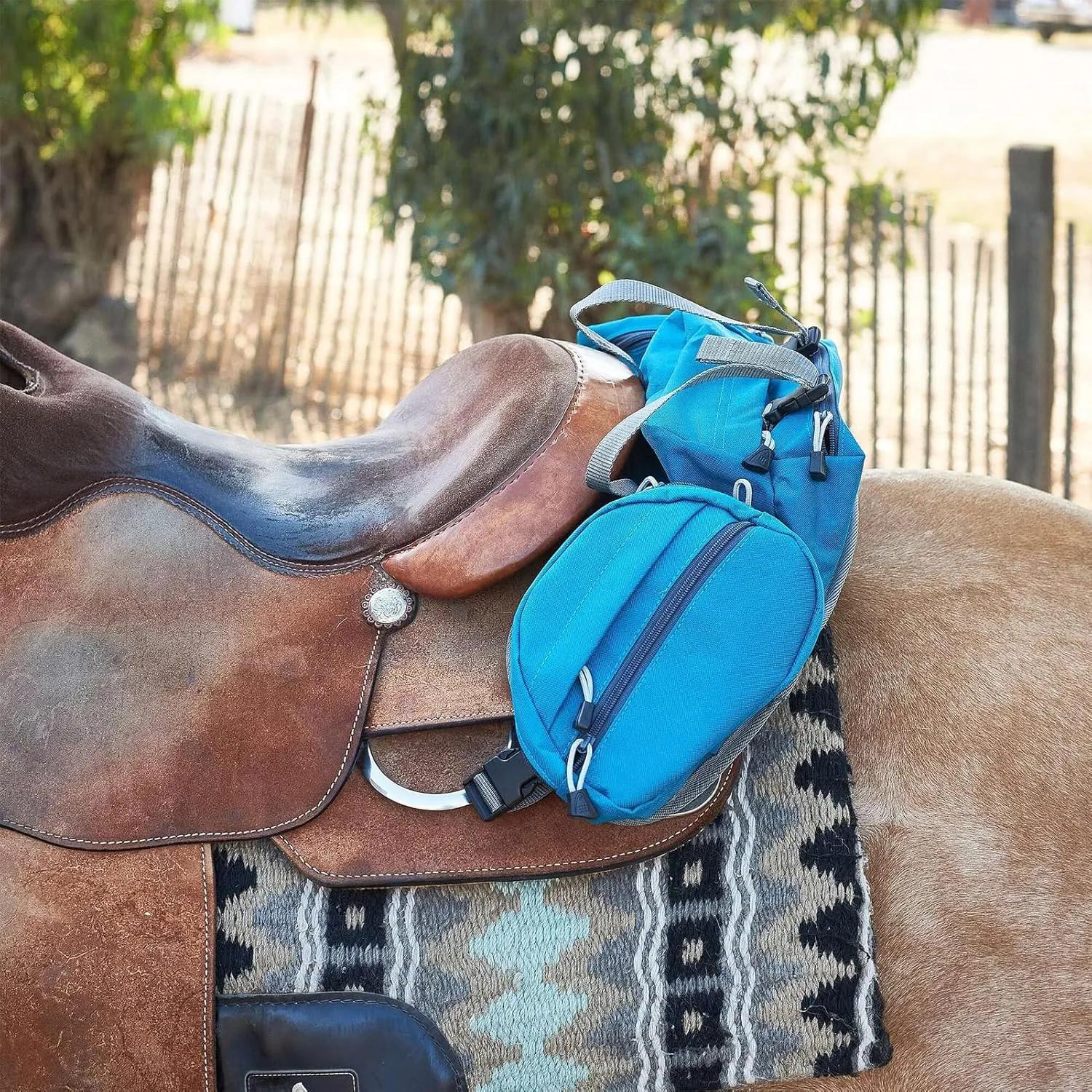 Tucker Day Tripper Durable Water-Resistant Fleece-Lined Foam-Padded Western Trail Horseback Riding Equestrian Gear Storage Cantle Bag, Double Compression Attachment, 3 Pouches